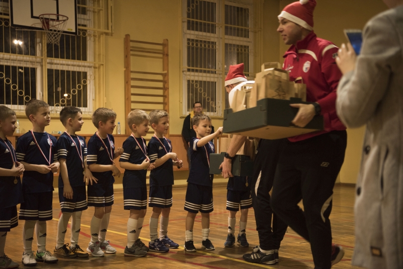 szkolka_turniej_mikolajkowy_21_12_2017_17.jpg szkolka_turniej_mikolajkowy_21_12_2017_17.jpg