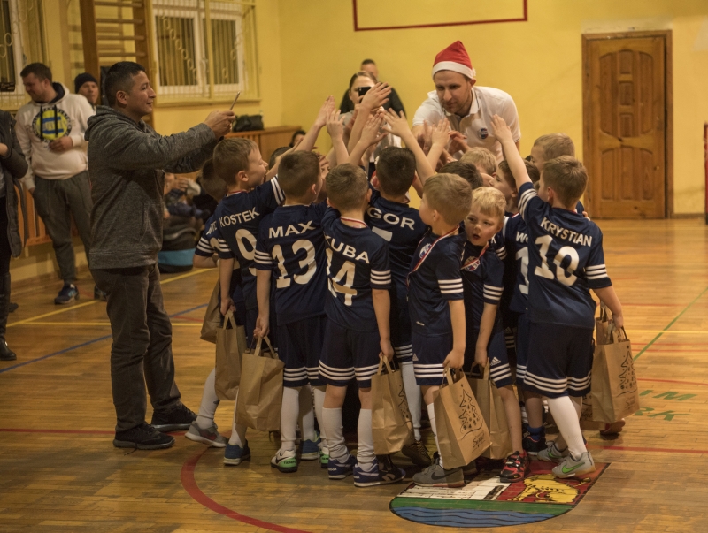szkolka_turniej_mikolajkowy_21_12_2017_20.jpg szkolka_turniej_mikolajkowy_21_12_2017_20.jpg