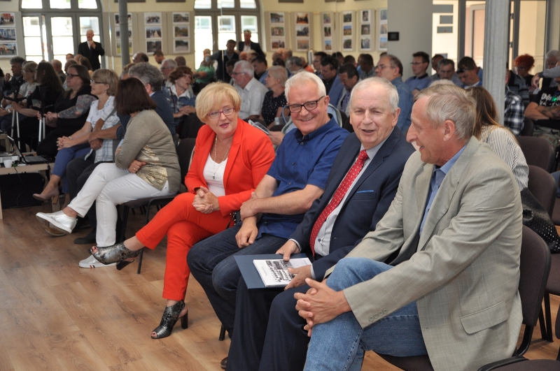promocja_ksiazki_o_poogni_6_06_2018_800px_04.jpg promocja_ksiazki_o_poogni_6_06_2018_800px_04.jpg
