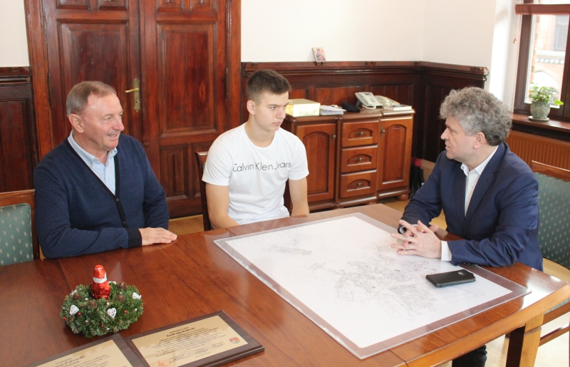 zuku_malecki_22_12_2017_u_bm_800px_02.jpg zuku_malecki_22_12_2017_u_bm_800px_02.jpg